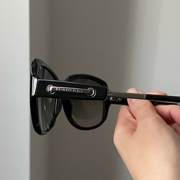 Burberry Sunglasses - Picture 6 of 7